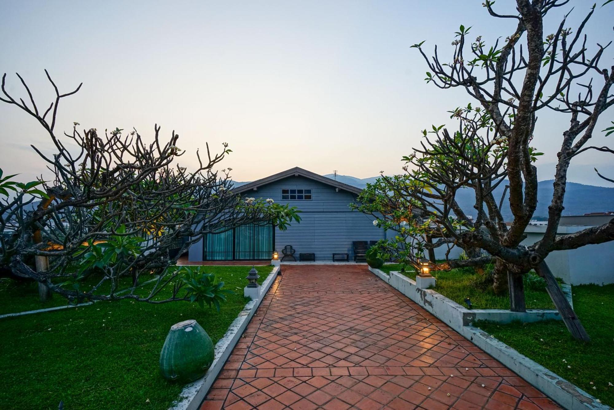 At Pingnakorn Nimman Hotel Chiang Mai Exterior photo